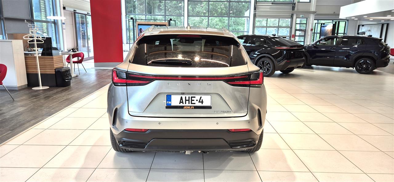 Lexus NX 2023