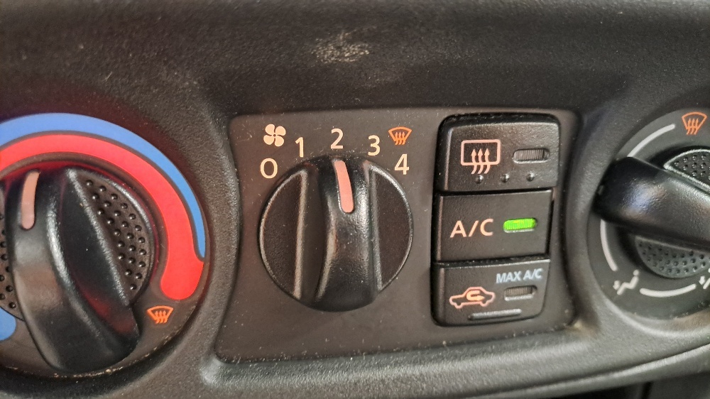 Nissan Almera 2006