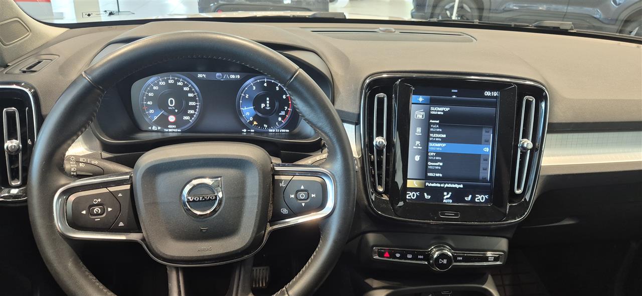VOLVO XC40 2021