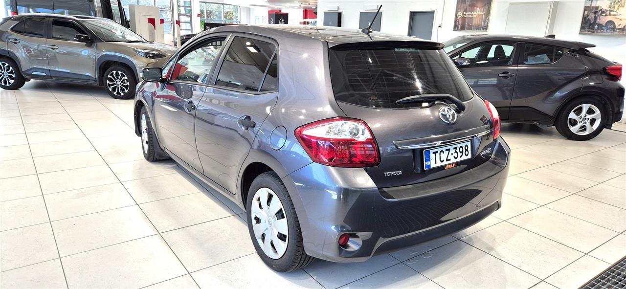 TOYOTA AURIS 2010