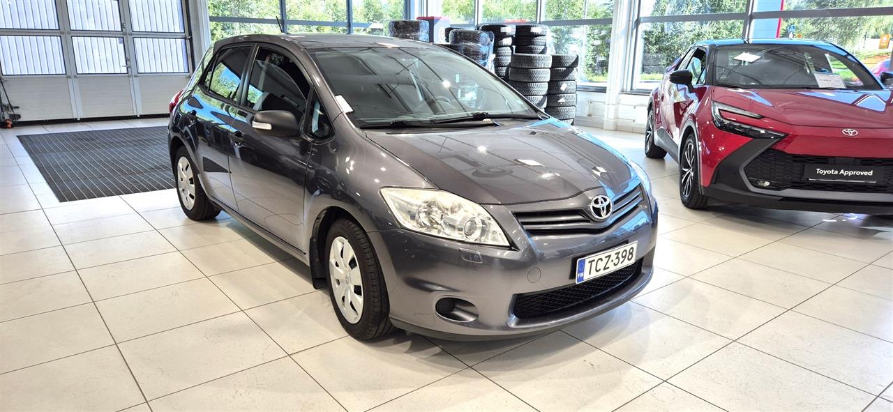 TOYOTA AURIS 2010