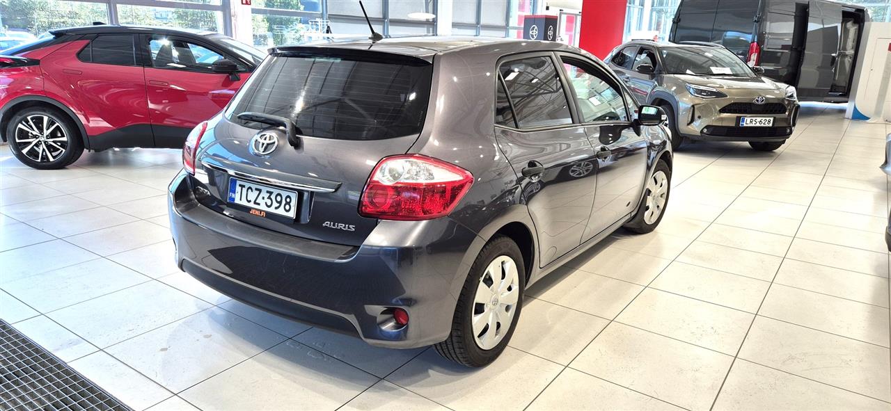 TOYOTA AURIS 2010