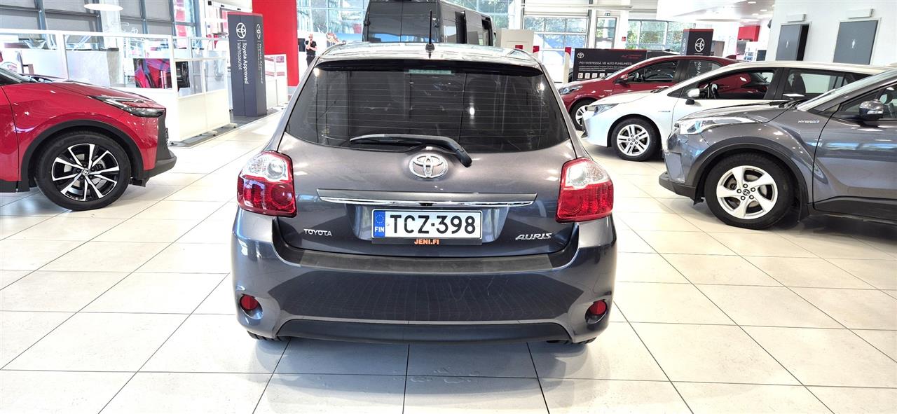 TOYOTA AURIS 2010