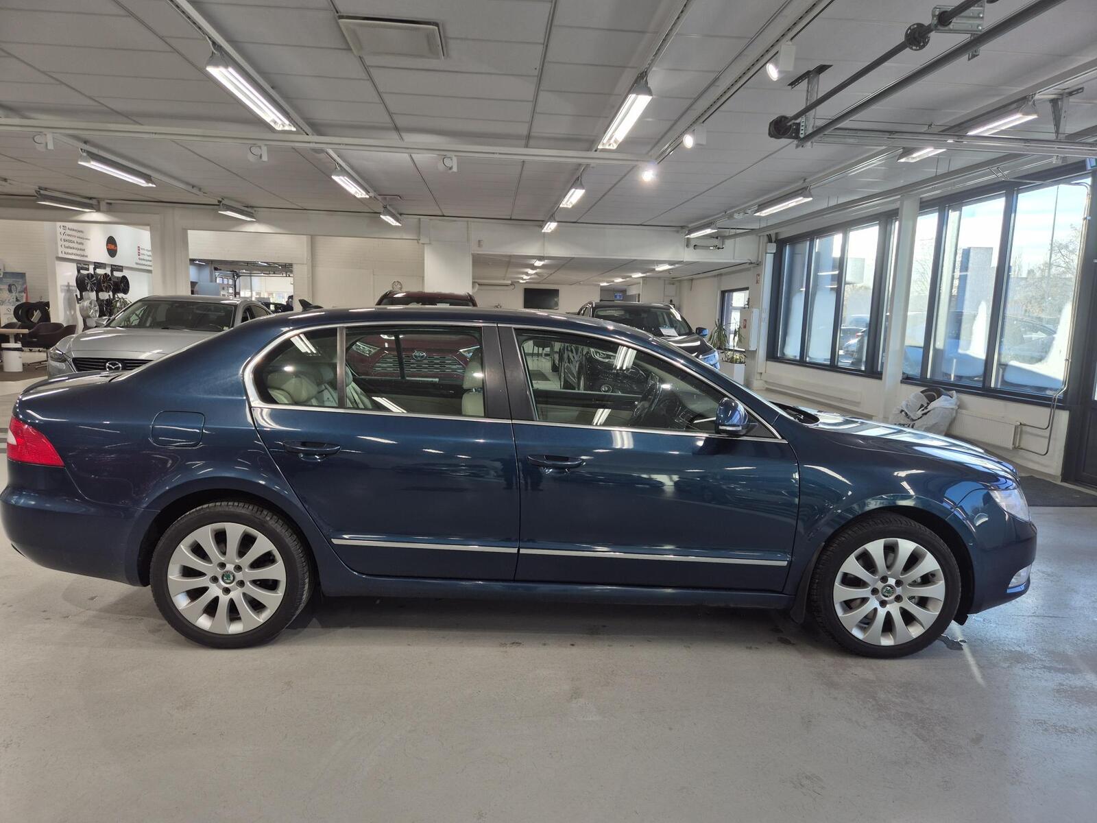 SKODA Superb 2011