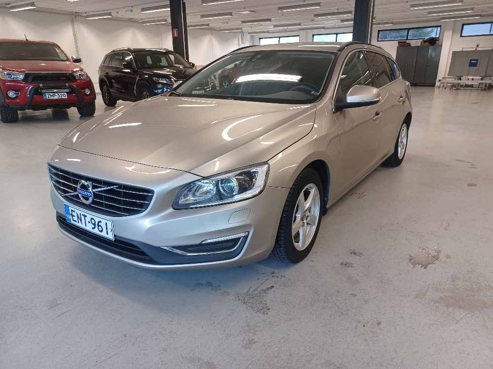 VOLVO V60 2015