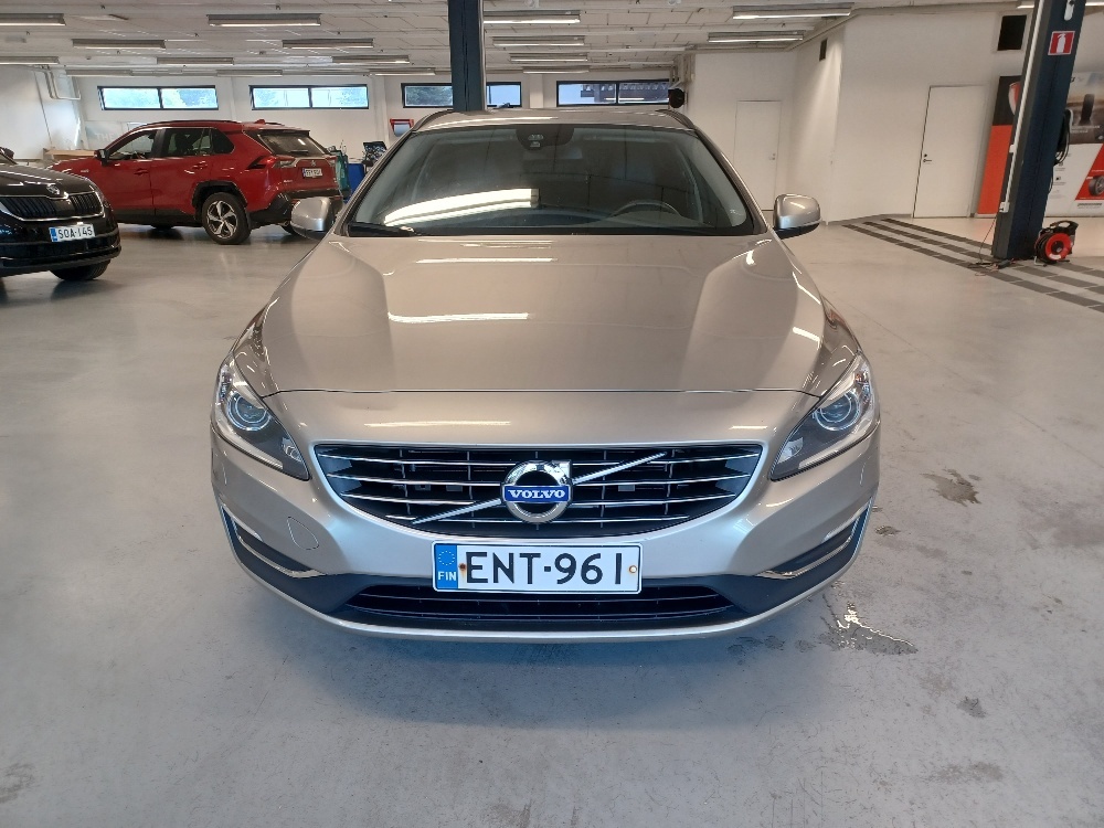 VOLVO V60 2015