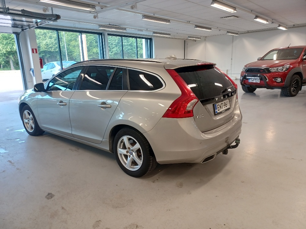 VOLVO V60 2015