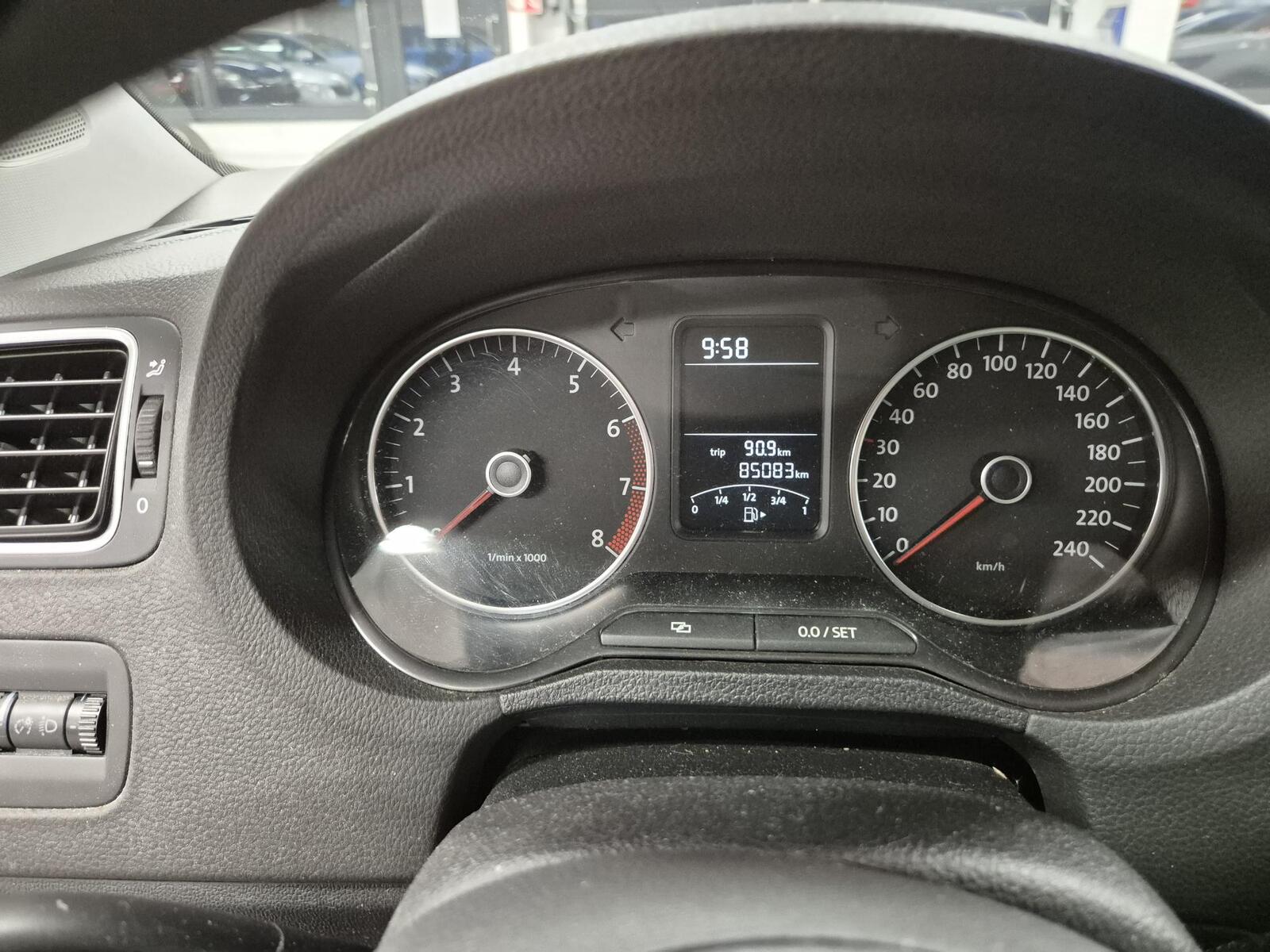 VOLKSWAGEN POLO 2012