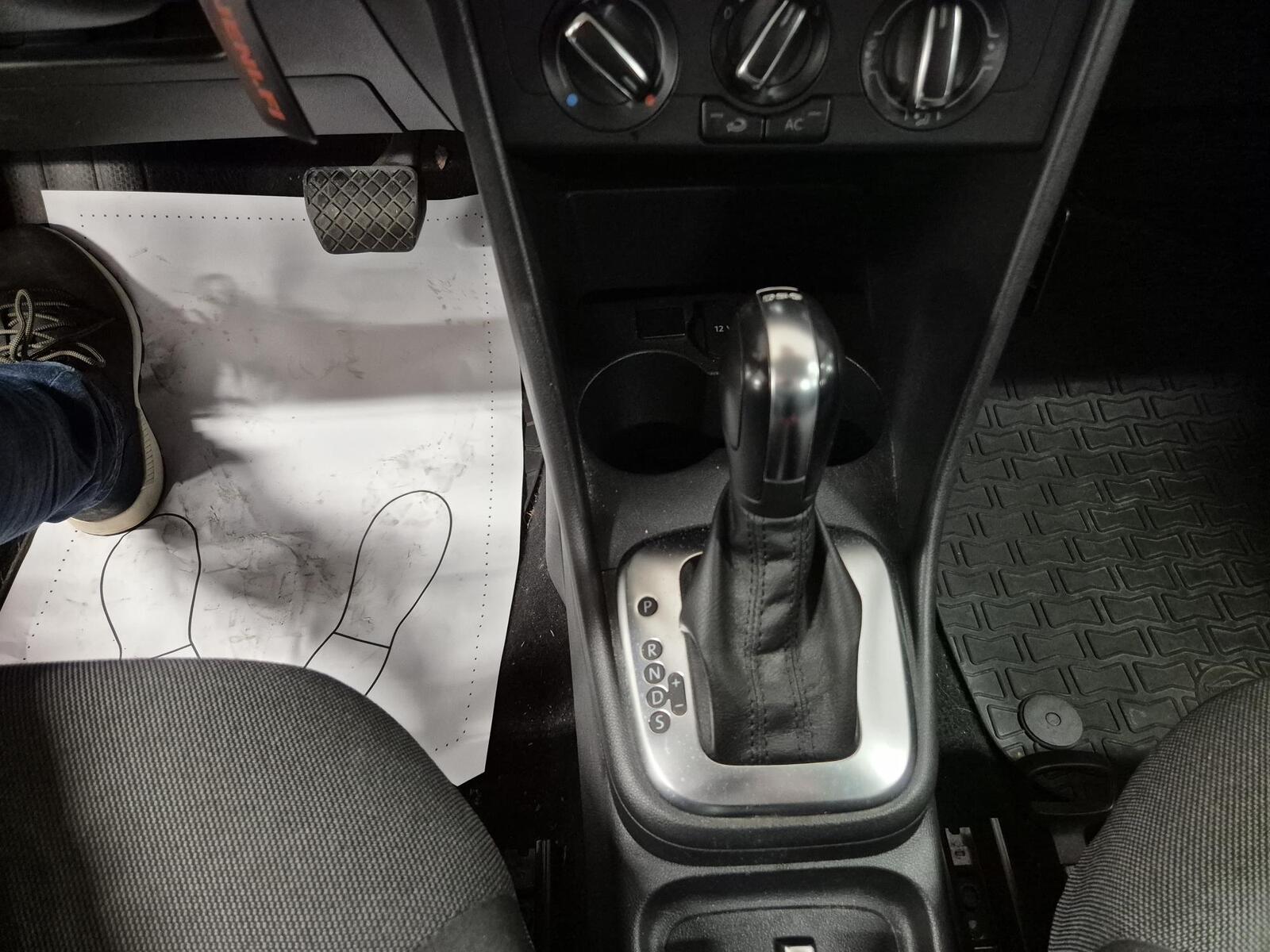 VOLKSWAGEN POLO 2012