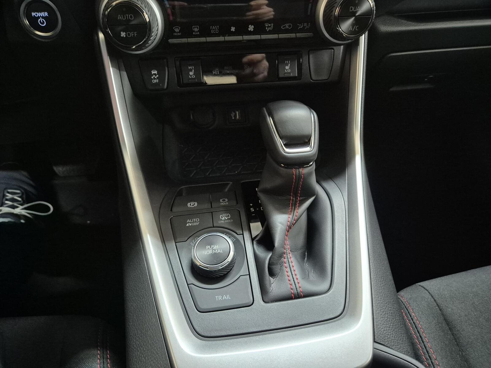 Toyota RAV4 Plug-in 2025