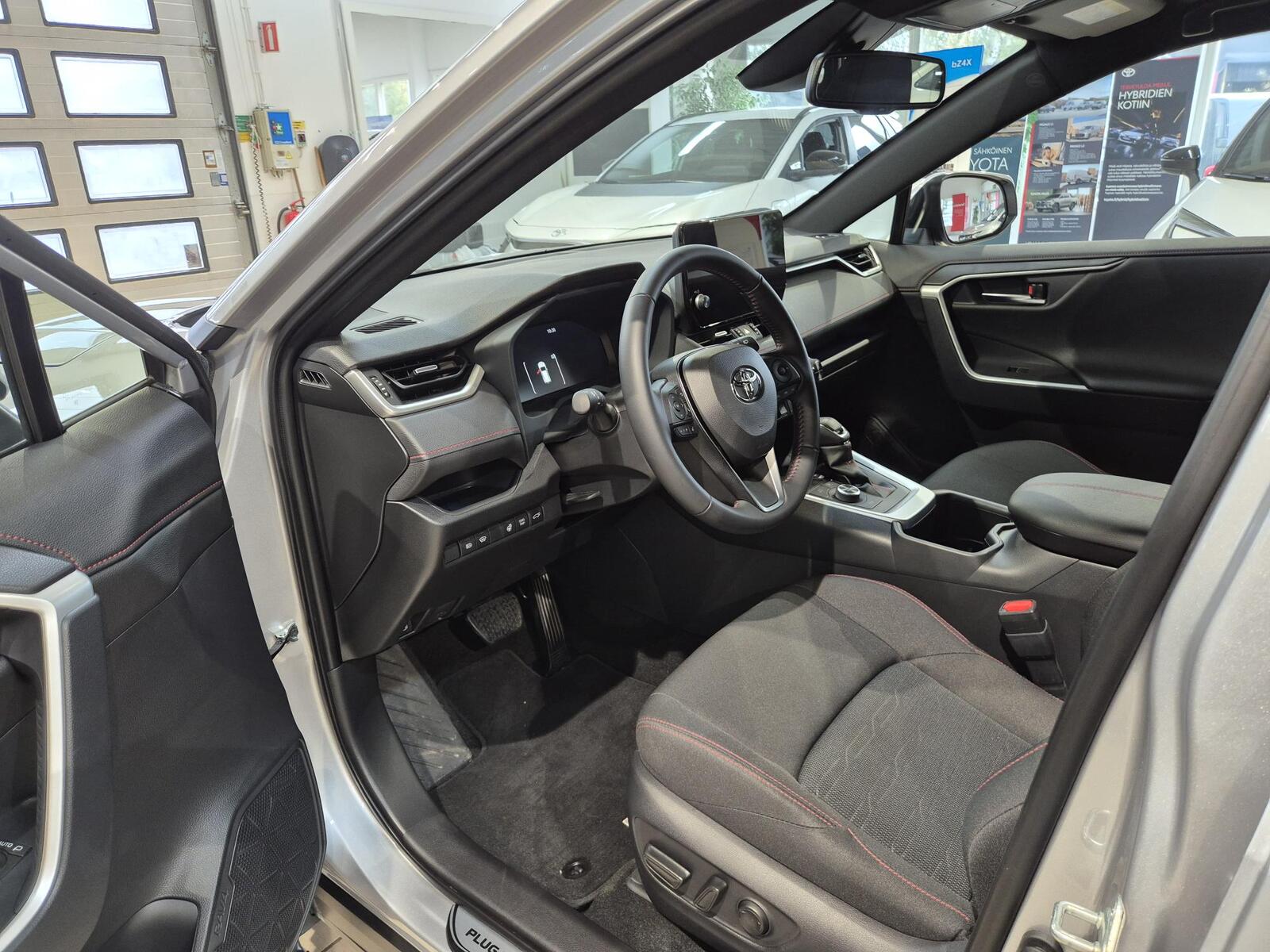 Toyota RAV4 Plug-in 2025