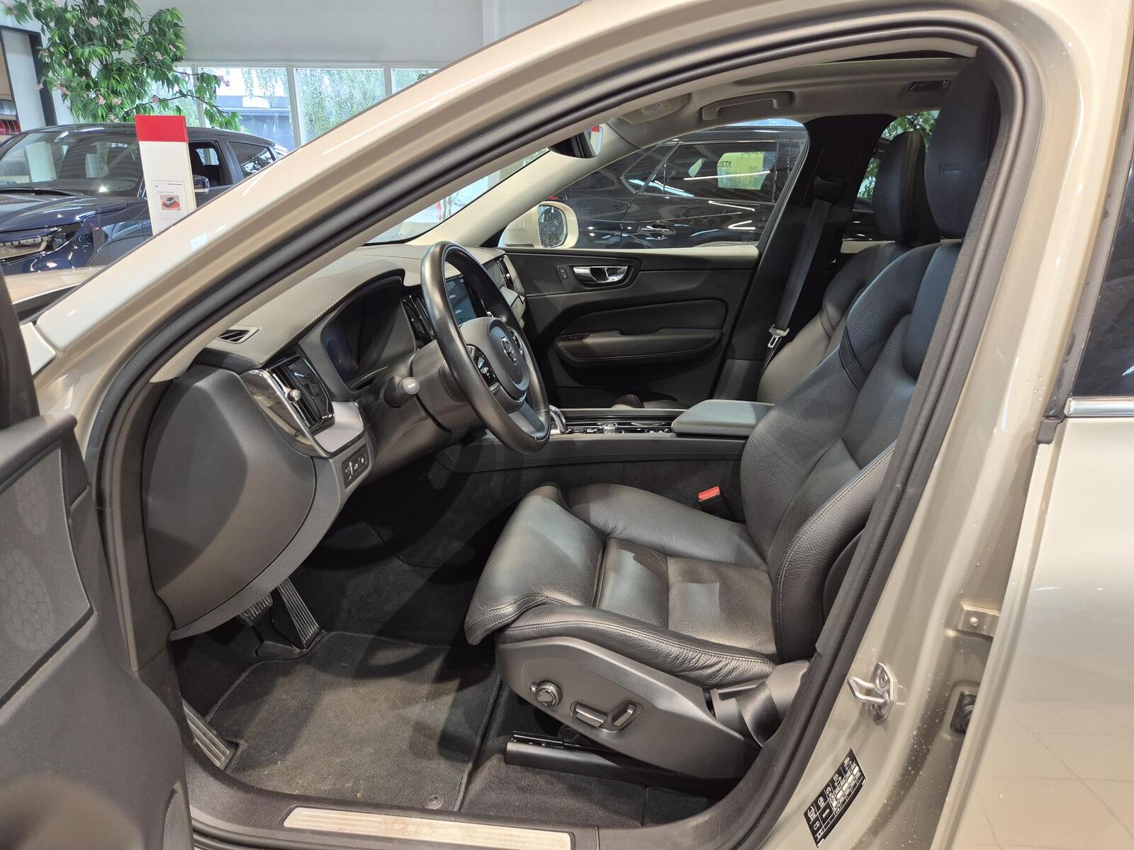 VOLVO XC60 2019