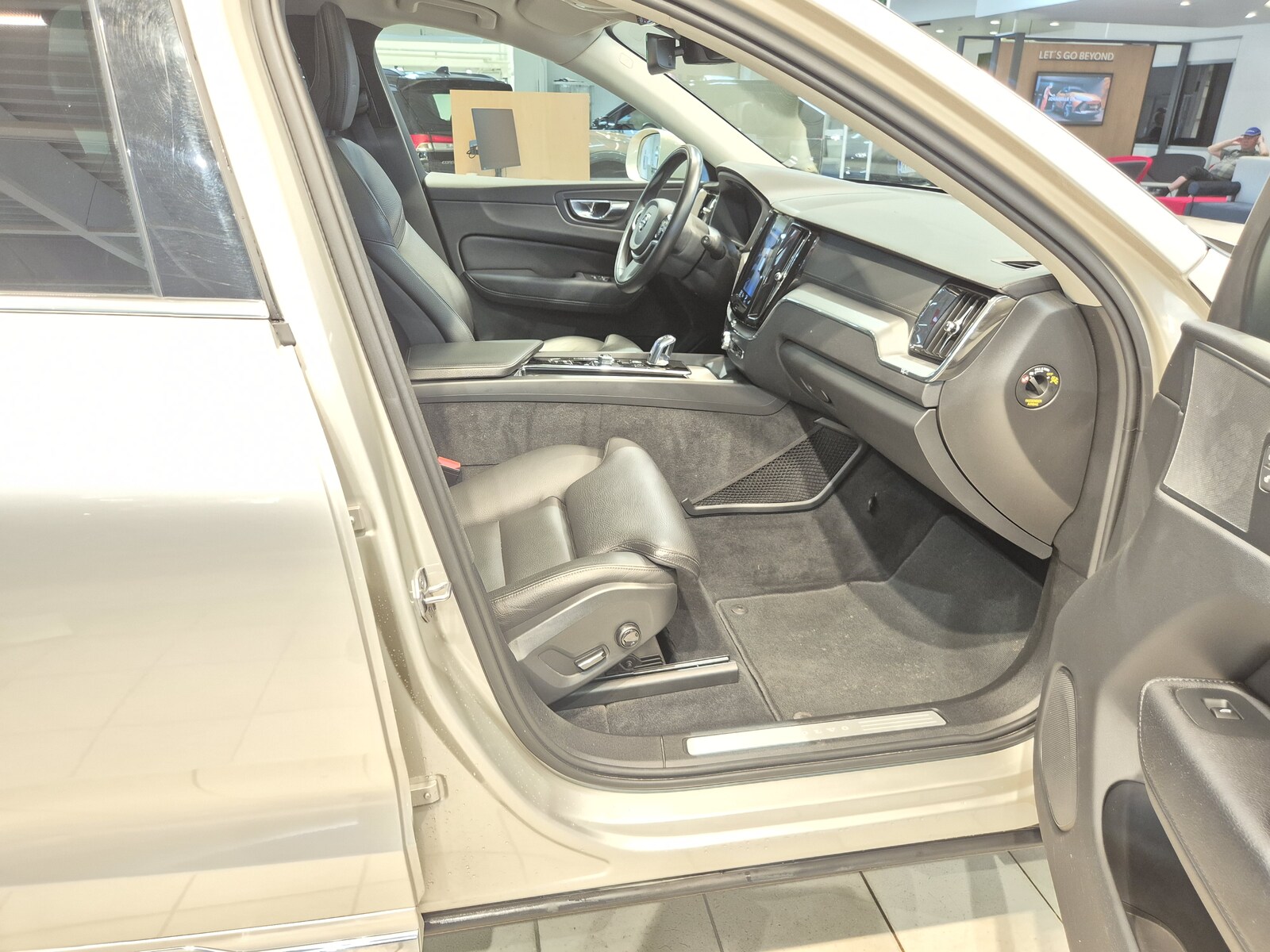 VOLVO XC60 2019
