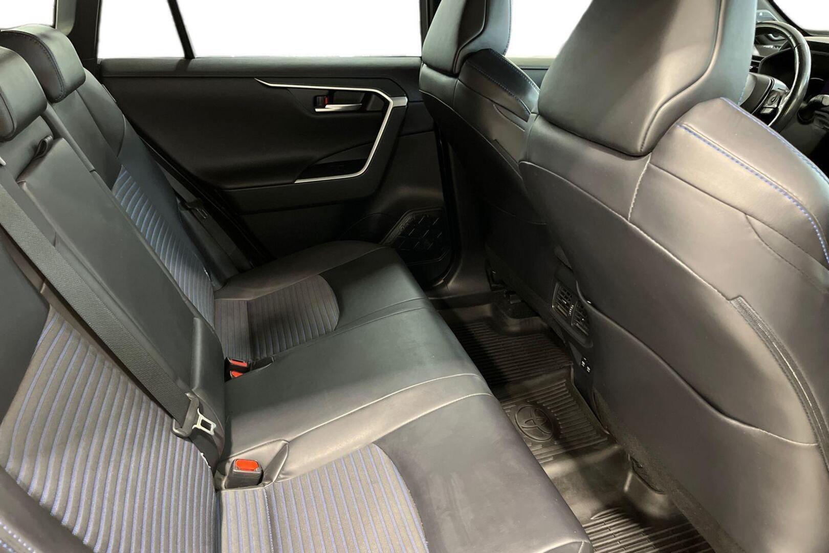 TOYOTA RAV4 16