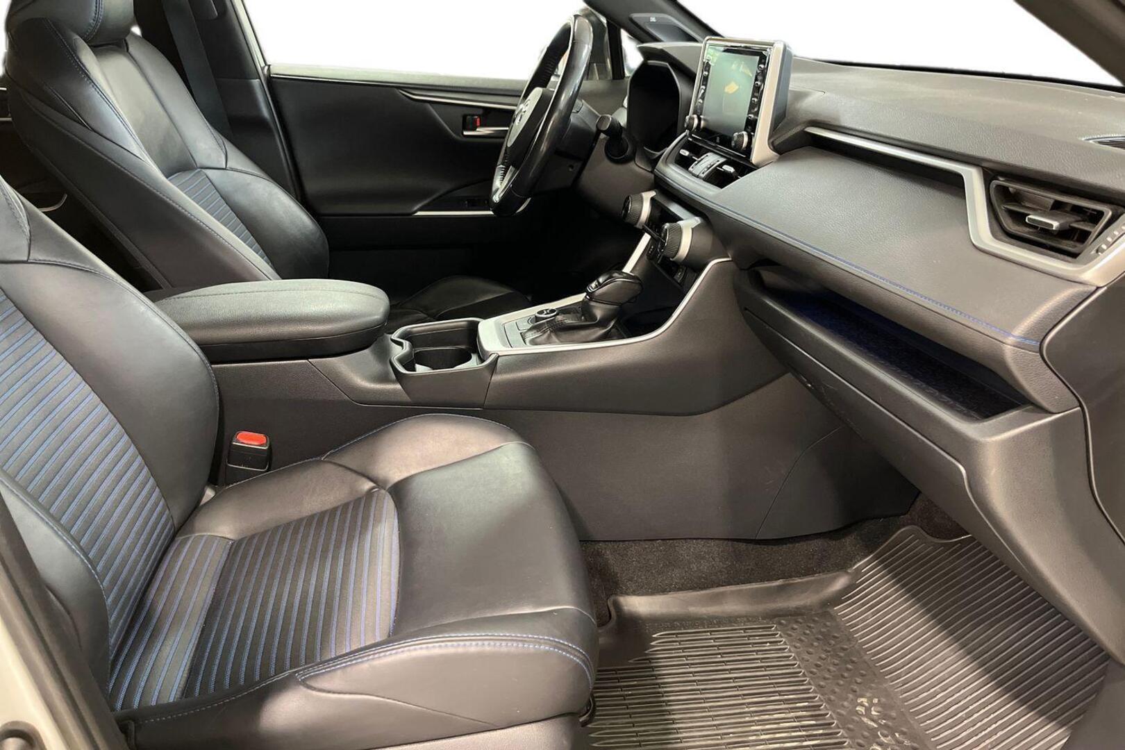 TOYOTA RAV4 17
