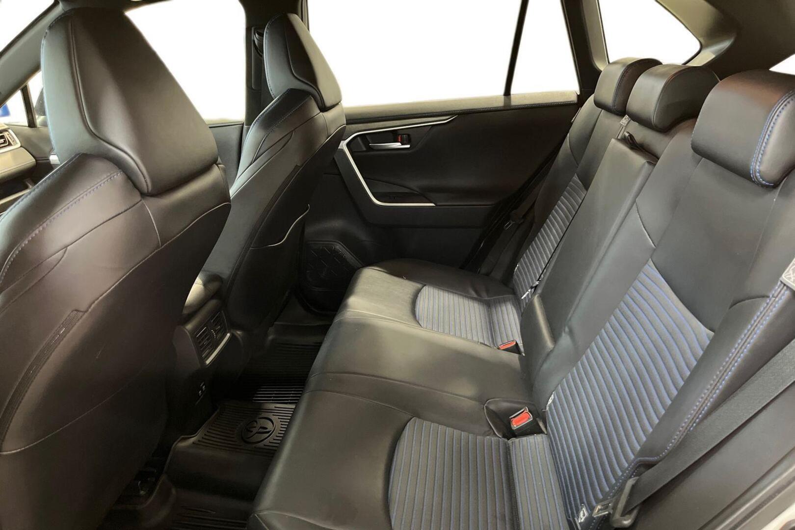 TOYOTA RAV4 9