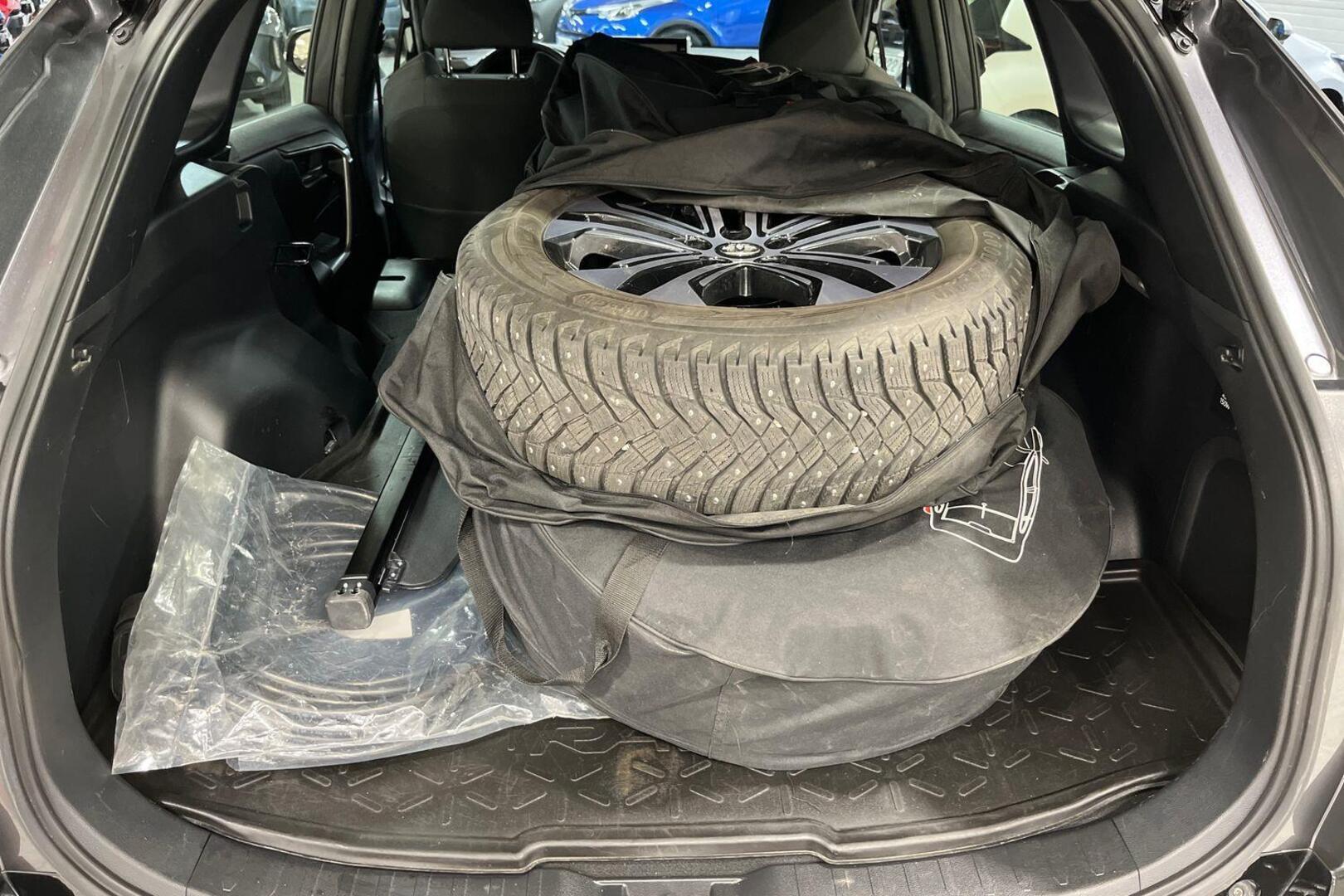 TOYOTA RAV4 Plug-in 15