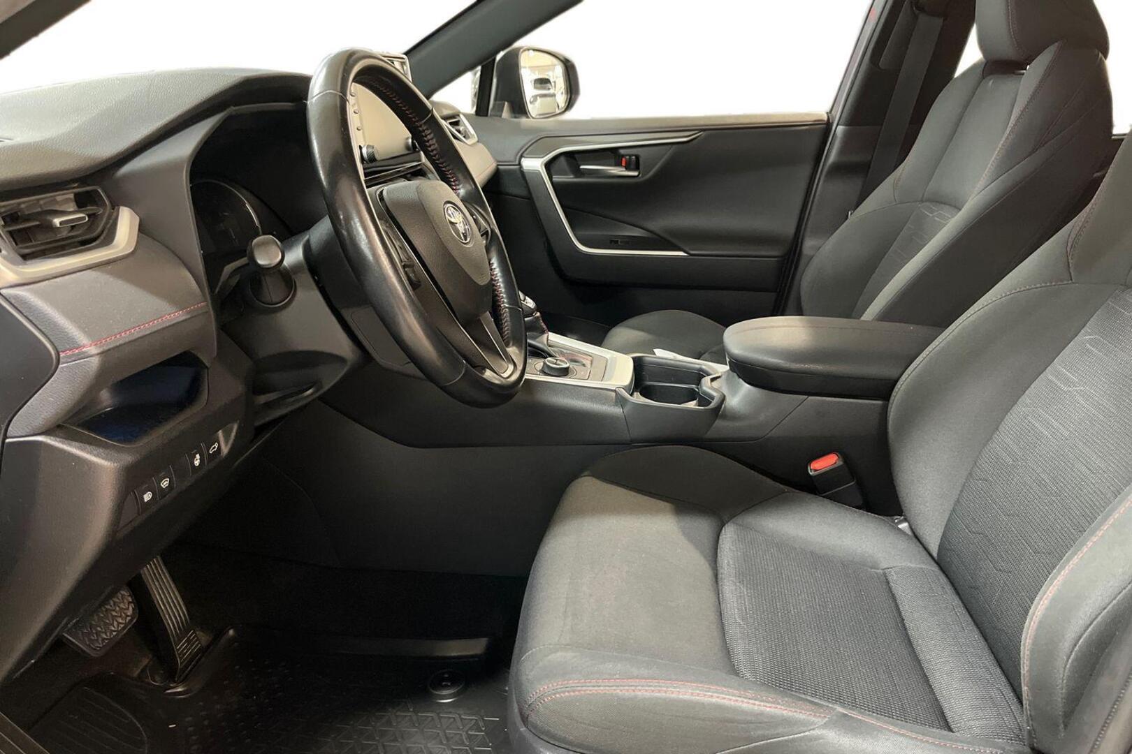 TOYOTA RAV4 Plug-in 8