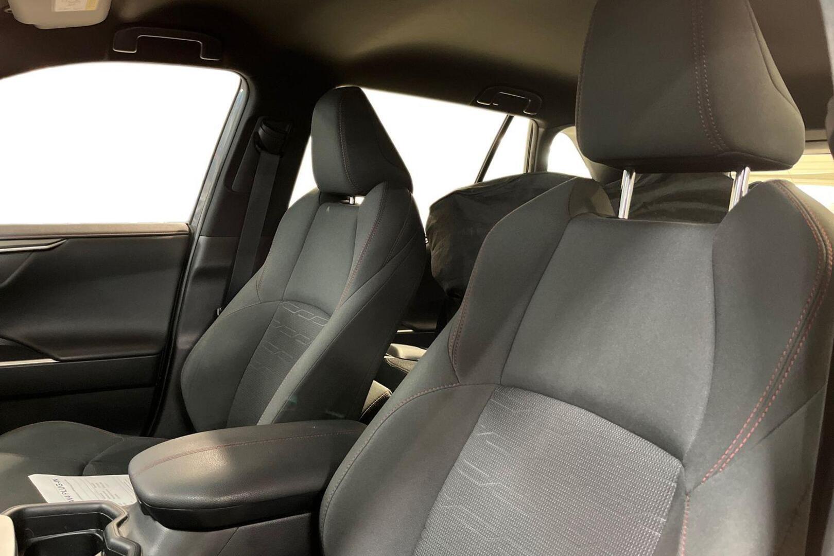 TOYOTA RAV4 Plug-in 9