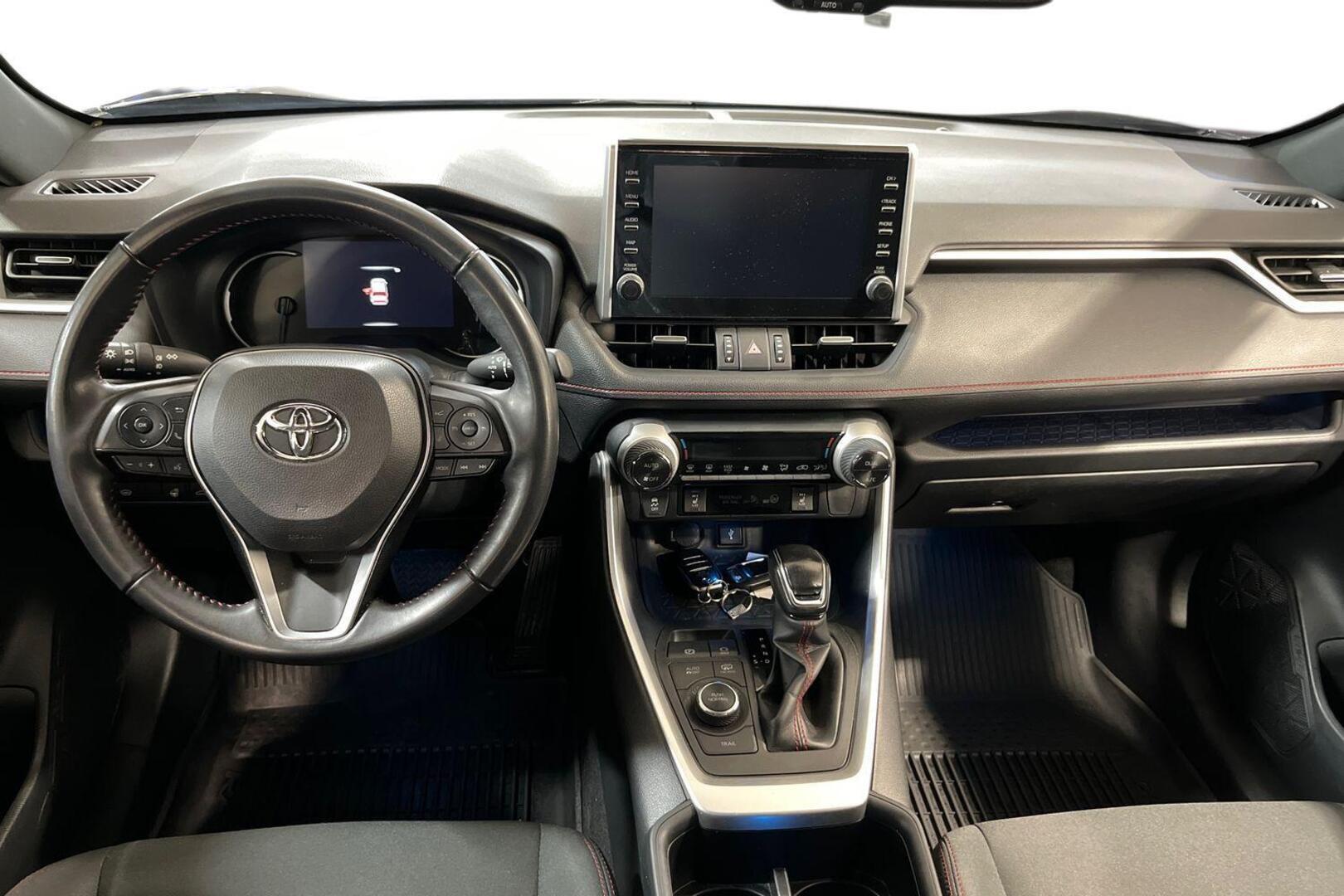 TOYOTA RAV4 Plug-in 11