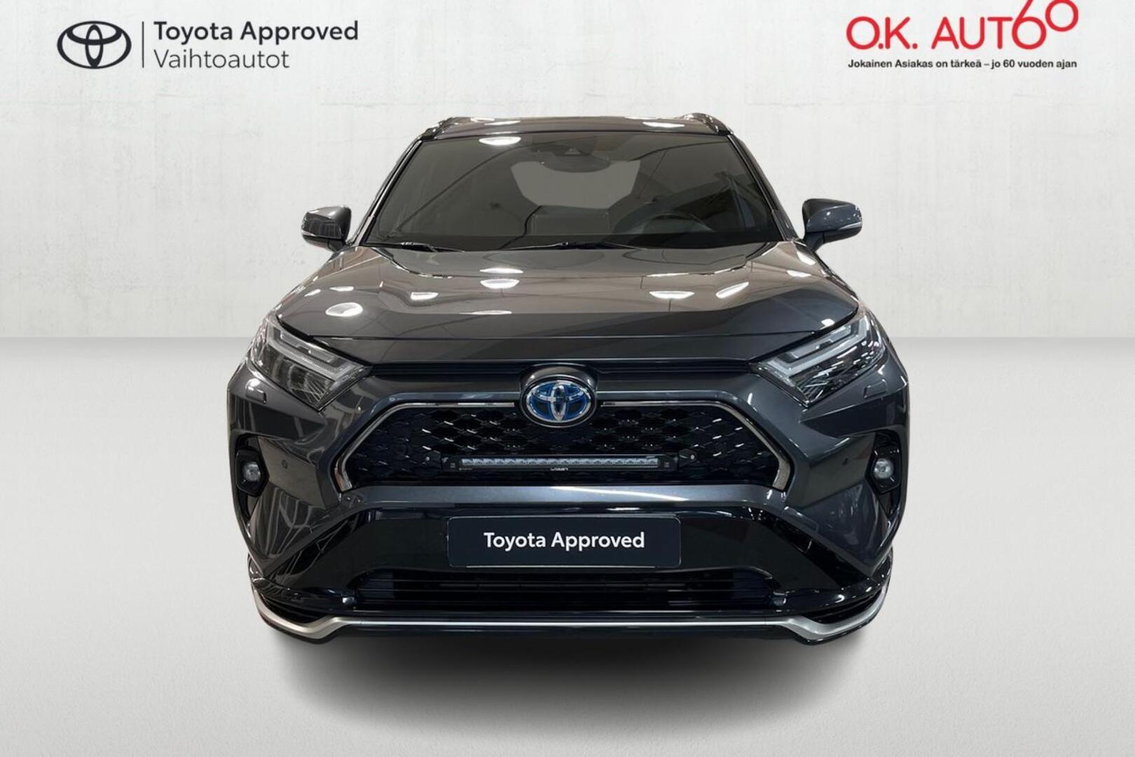 TOYOTA RAV4 Plug-in 8