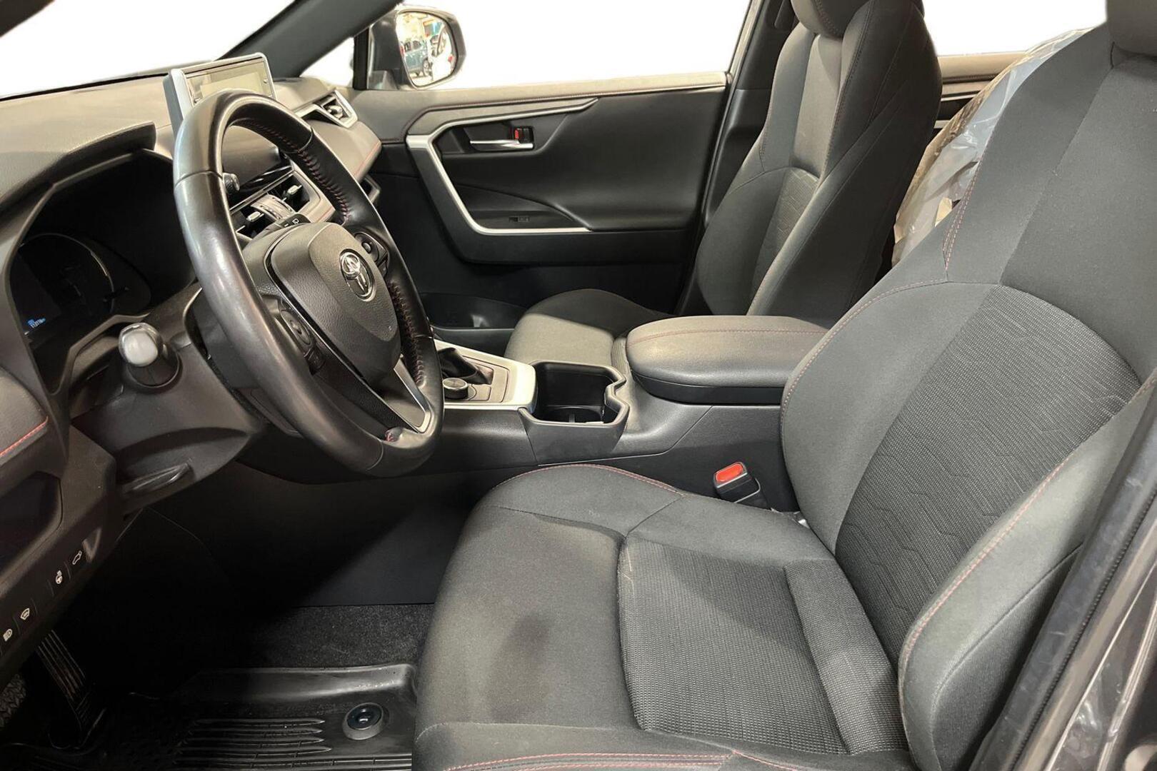 TOYOTA RAV4 Plug-in 9
