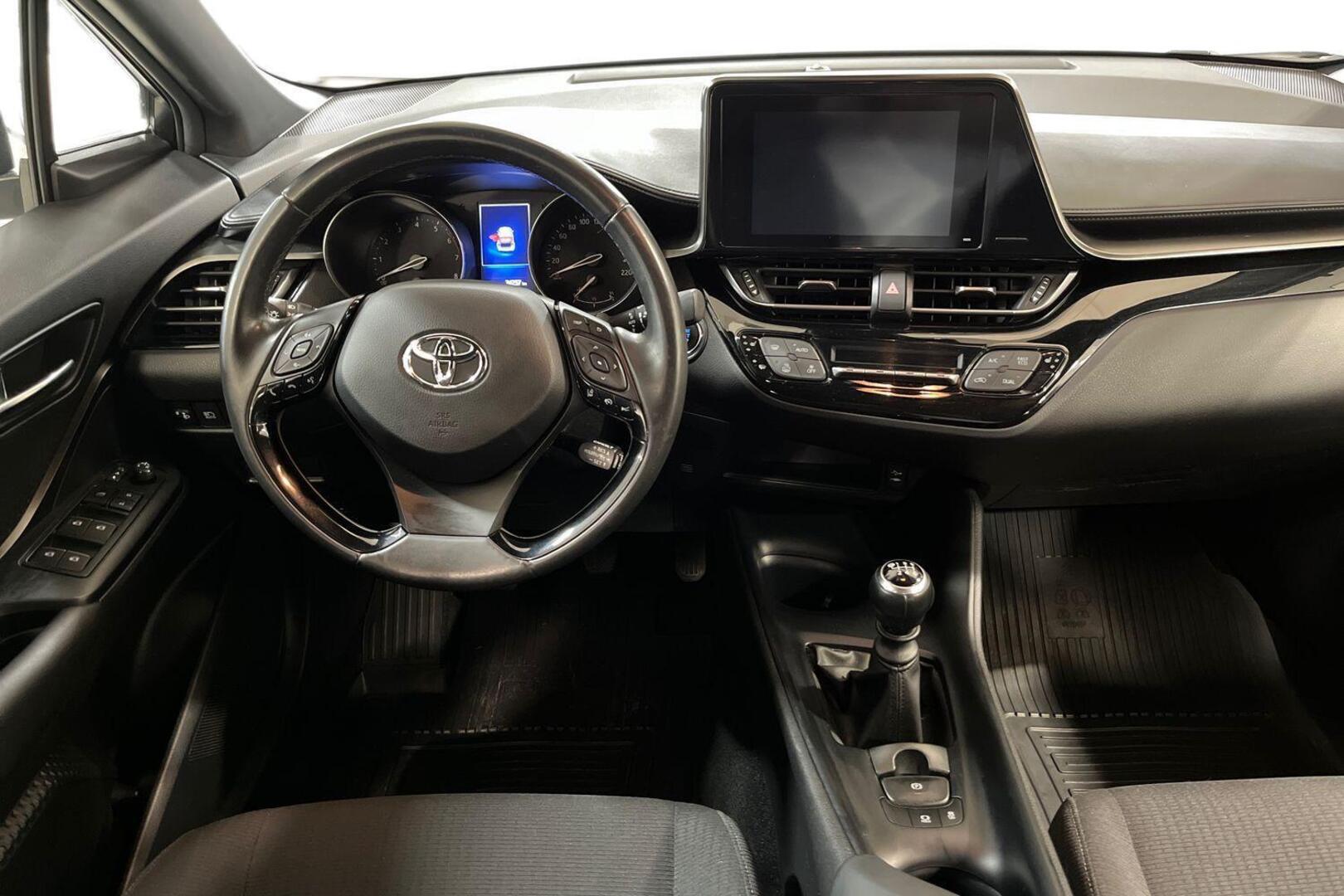TOYOTA C-HR 11