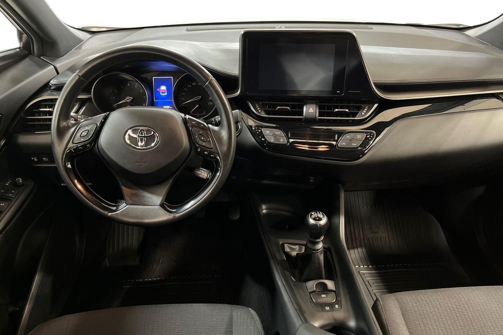 TOYOTA C-HR 12