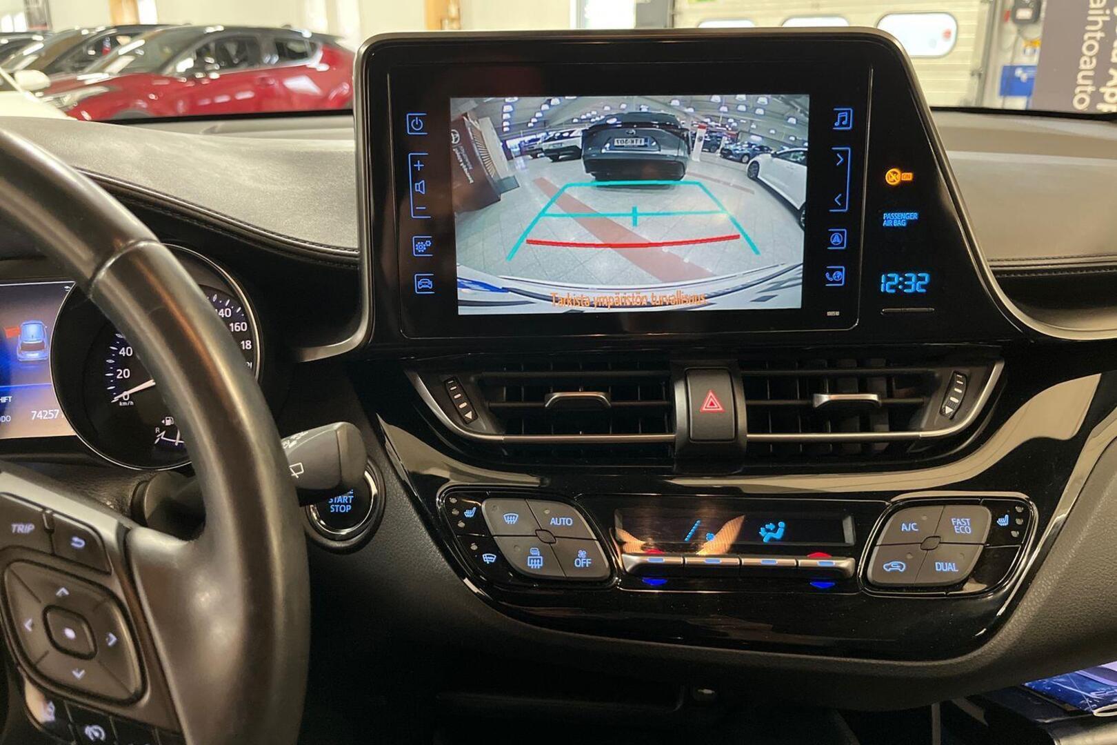 TOYOTA C-HR 14