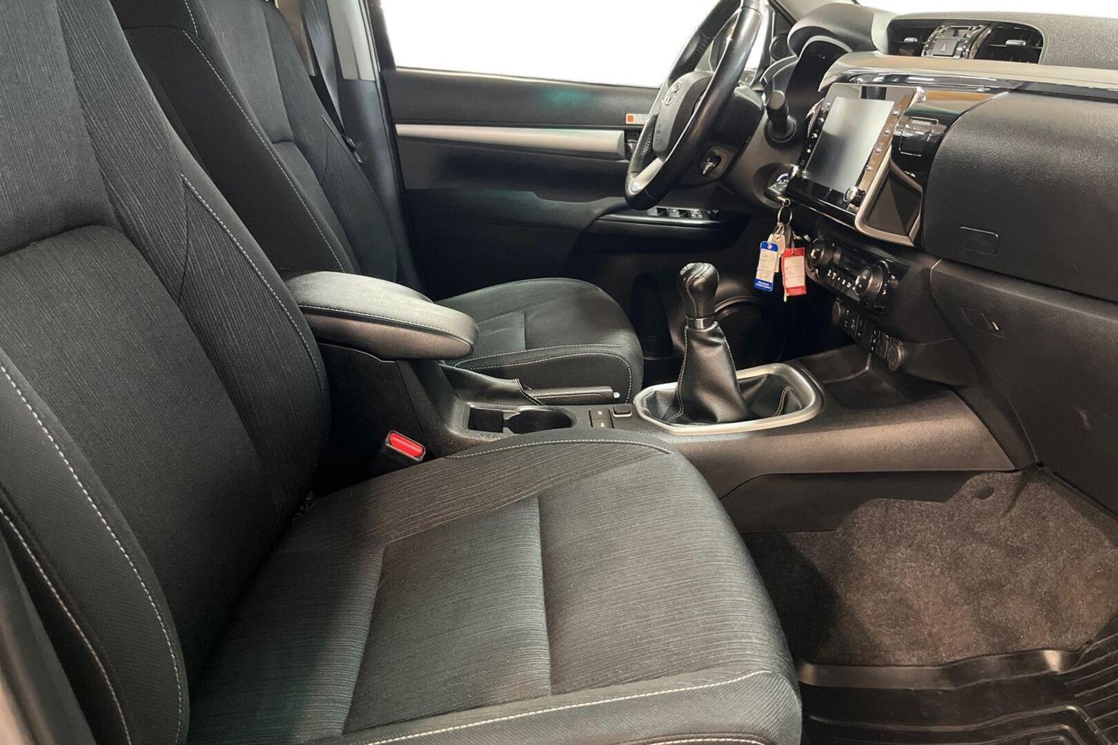 TOYOTA HILUX 16