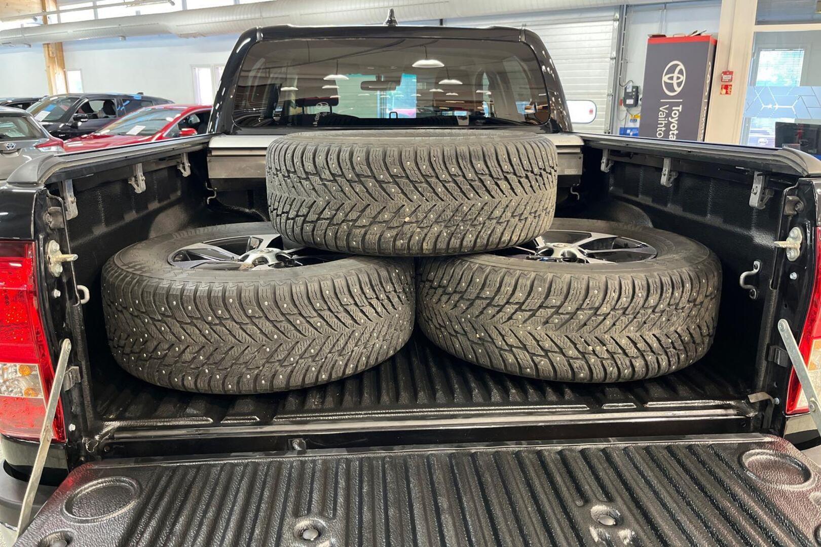 TOYOTA HILUX 19