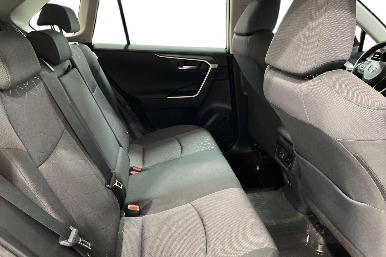 TOYOTA RAV4 16