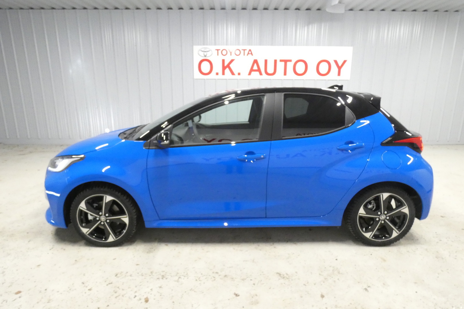 TOYOTA YARIS 2