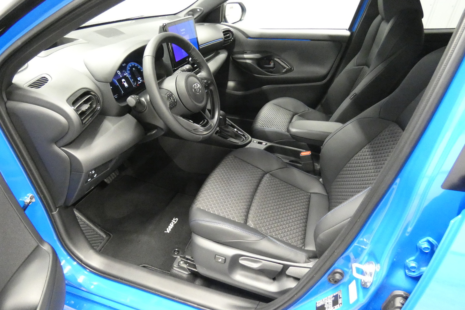 TOYOTA YARIS 9