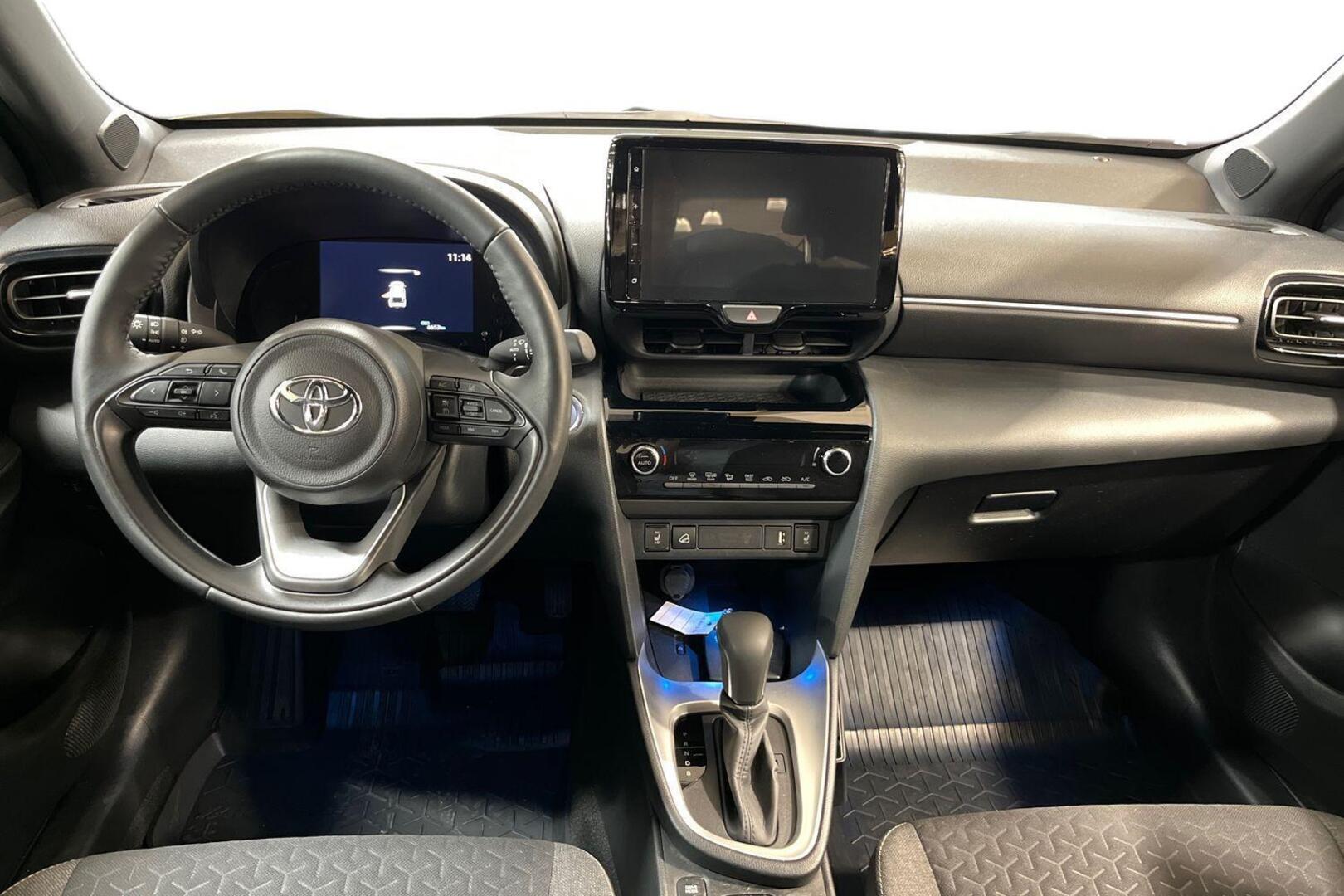 TOYOTA Yaris Cross 10