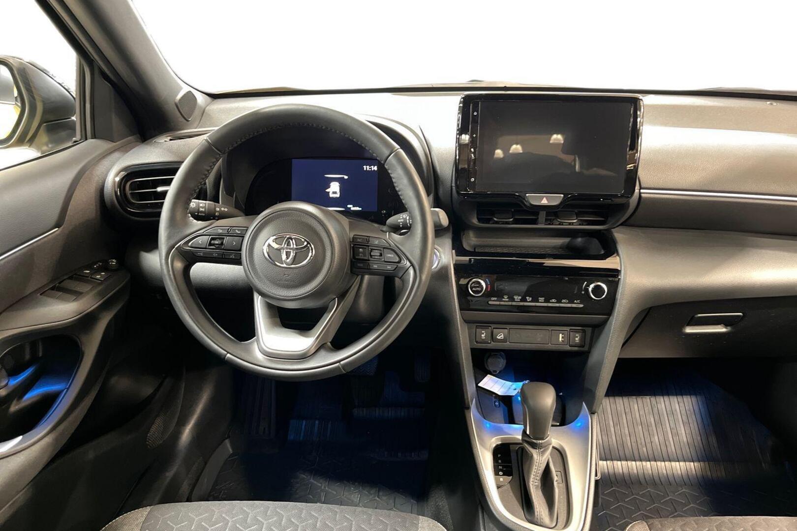 TOYOTA Yaris Cross 11