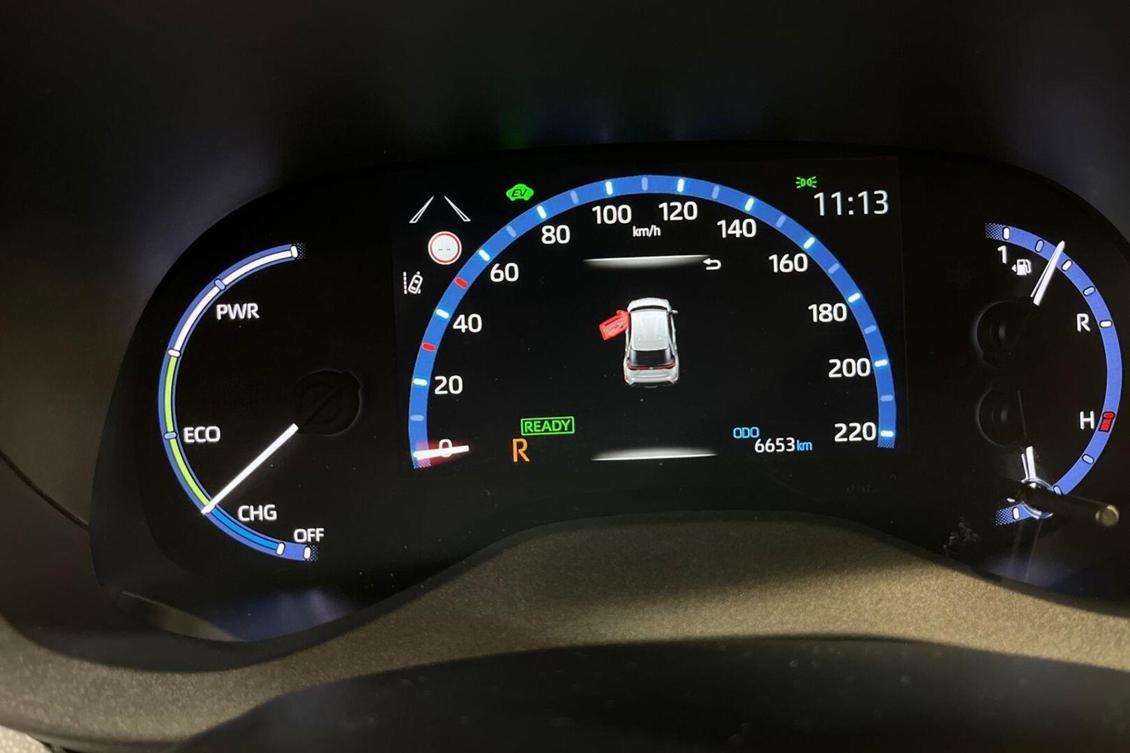 TOYOTA Yaris Cross 13