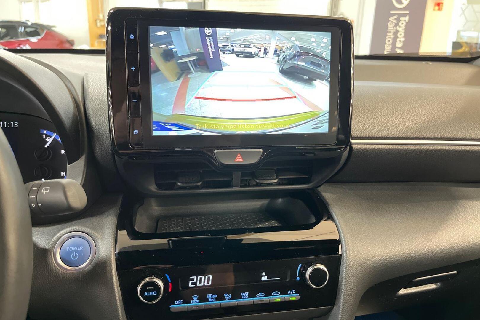 TOYOTA Yaris Cross 14