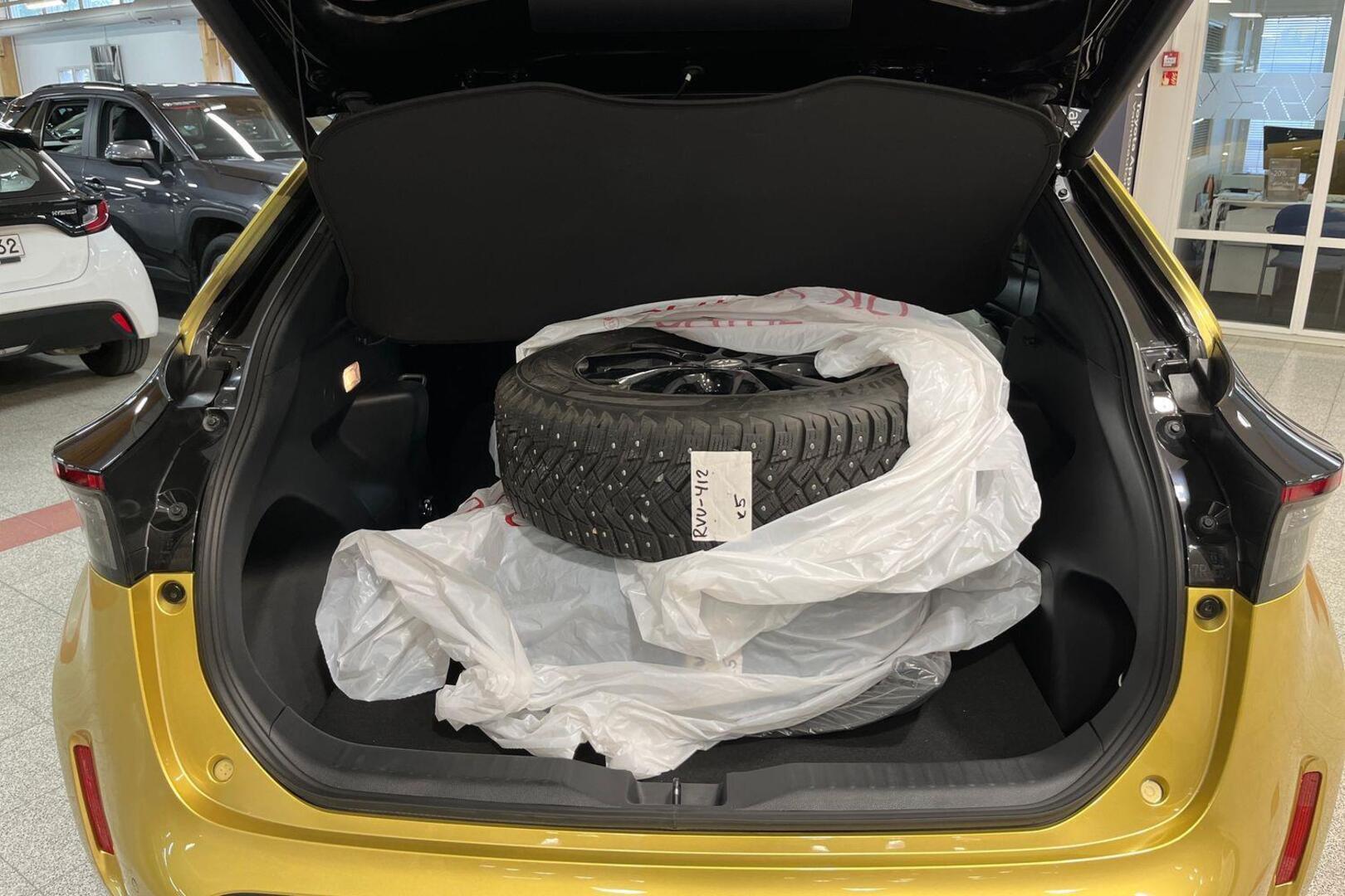 TOYOTA Yaris Cross 15