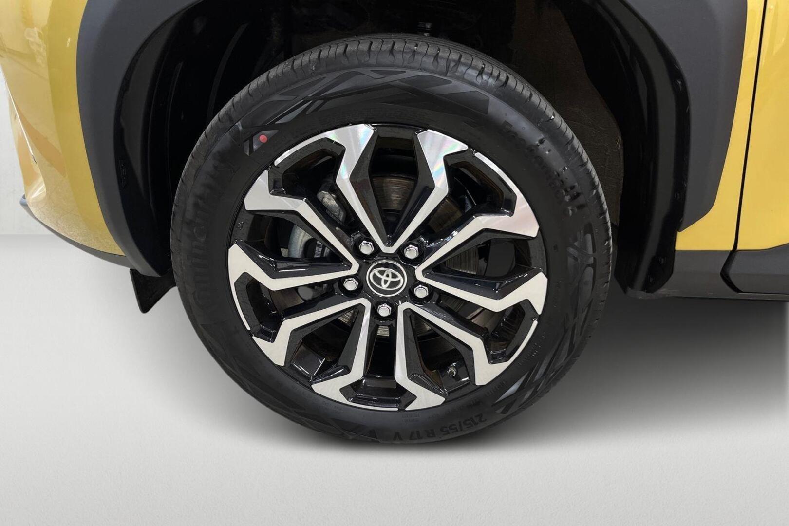 TOYOTA Yaris Cross 18