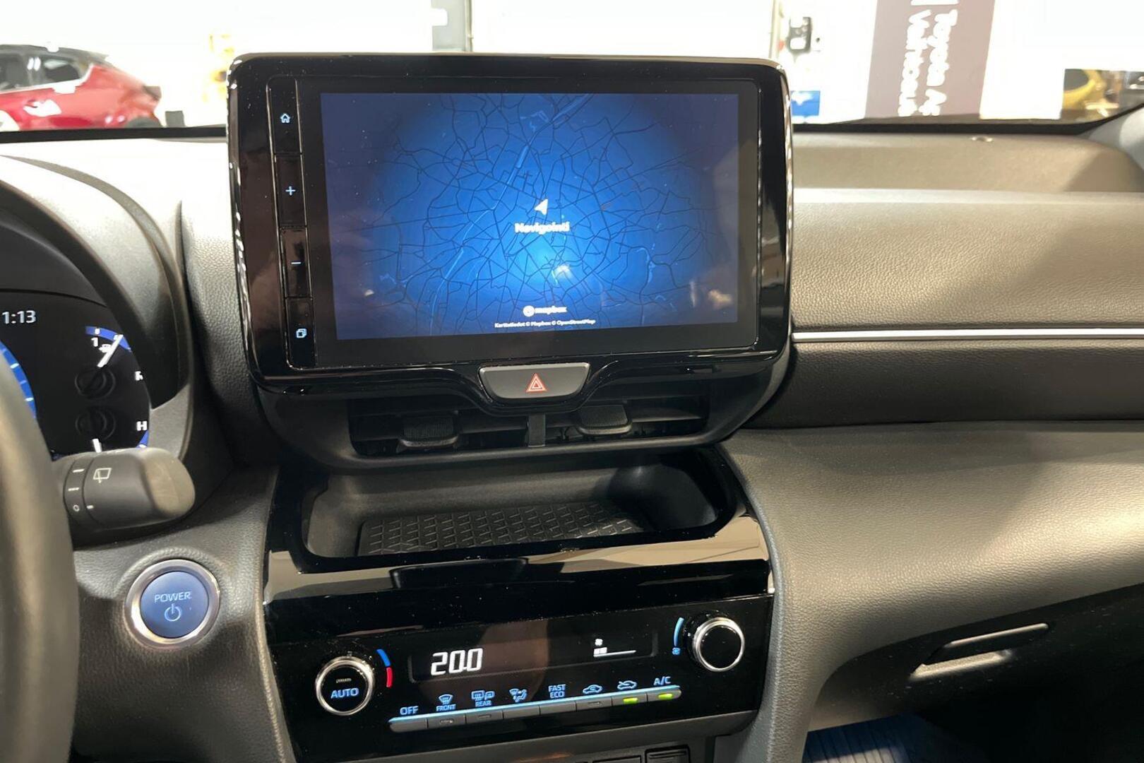 TOYOTA Yaris Cross 19