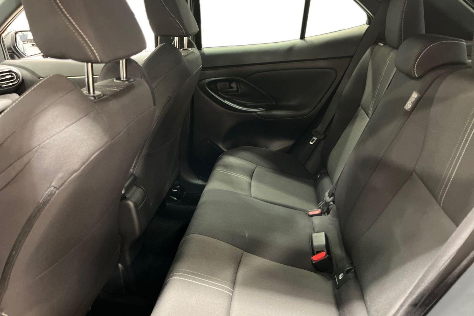 TOYOTA Yaris Cross 9
