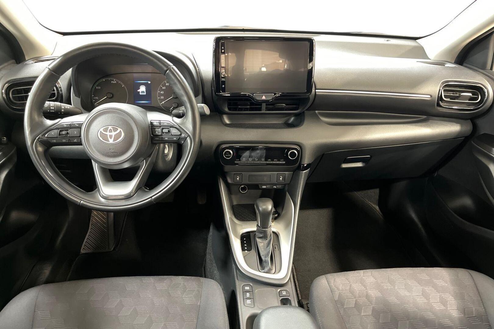 TOYOTA Yaris 10
