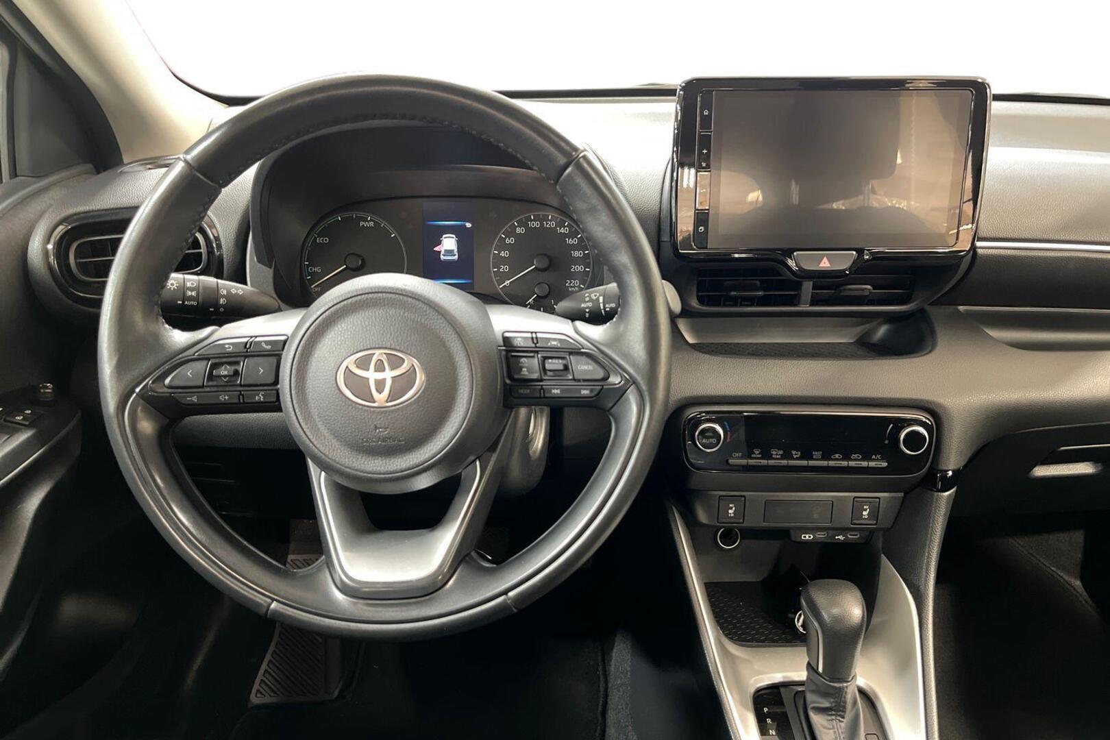 TOYOTA Yaris 11
