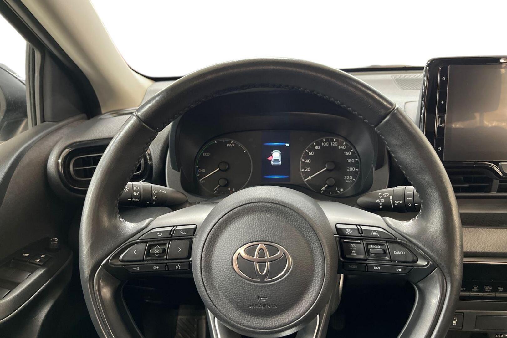 TOYOTA Yaris 12
