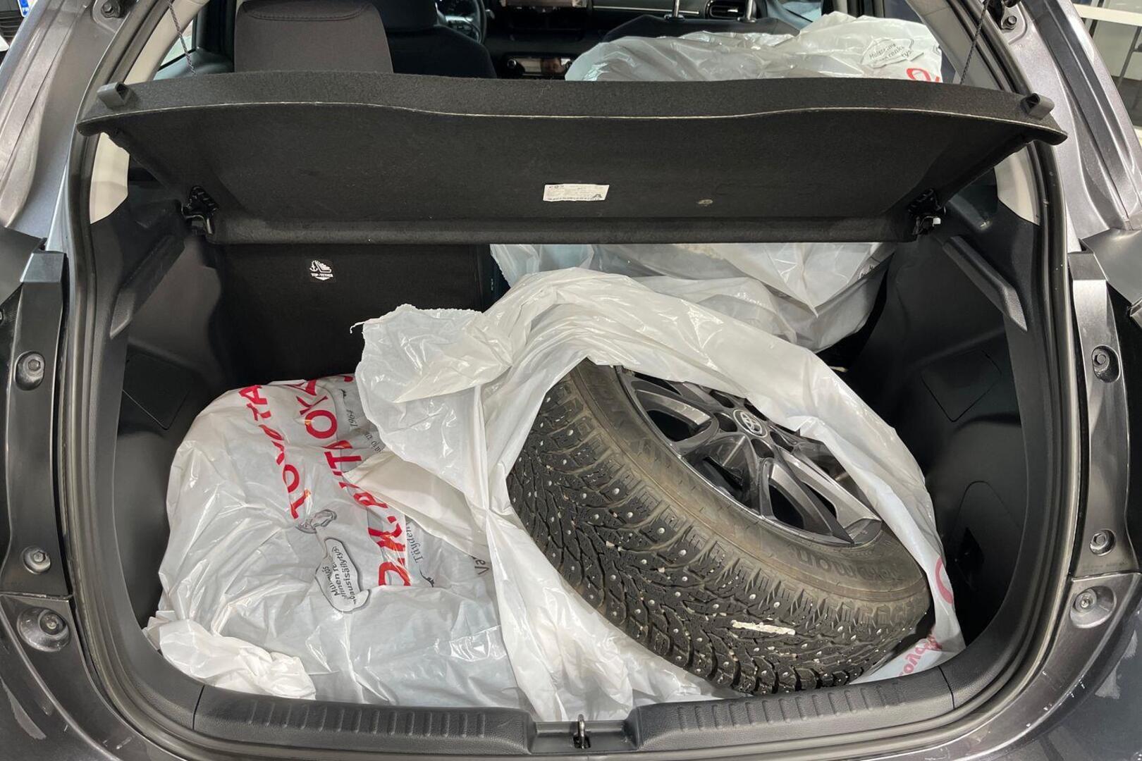 TOYOTA Yaris 15
