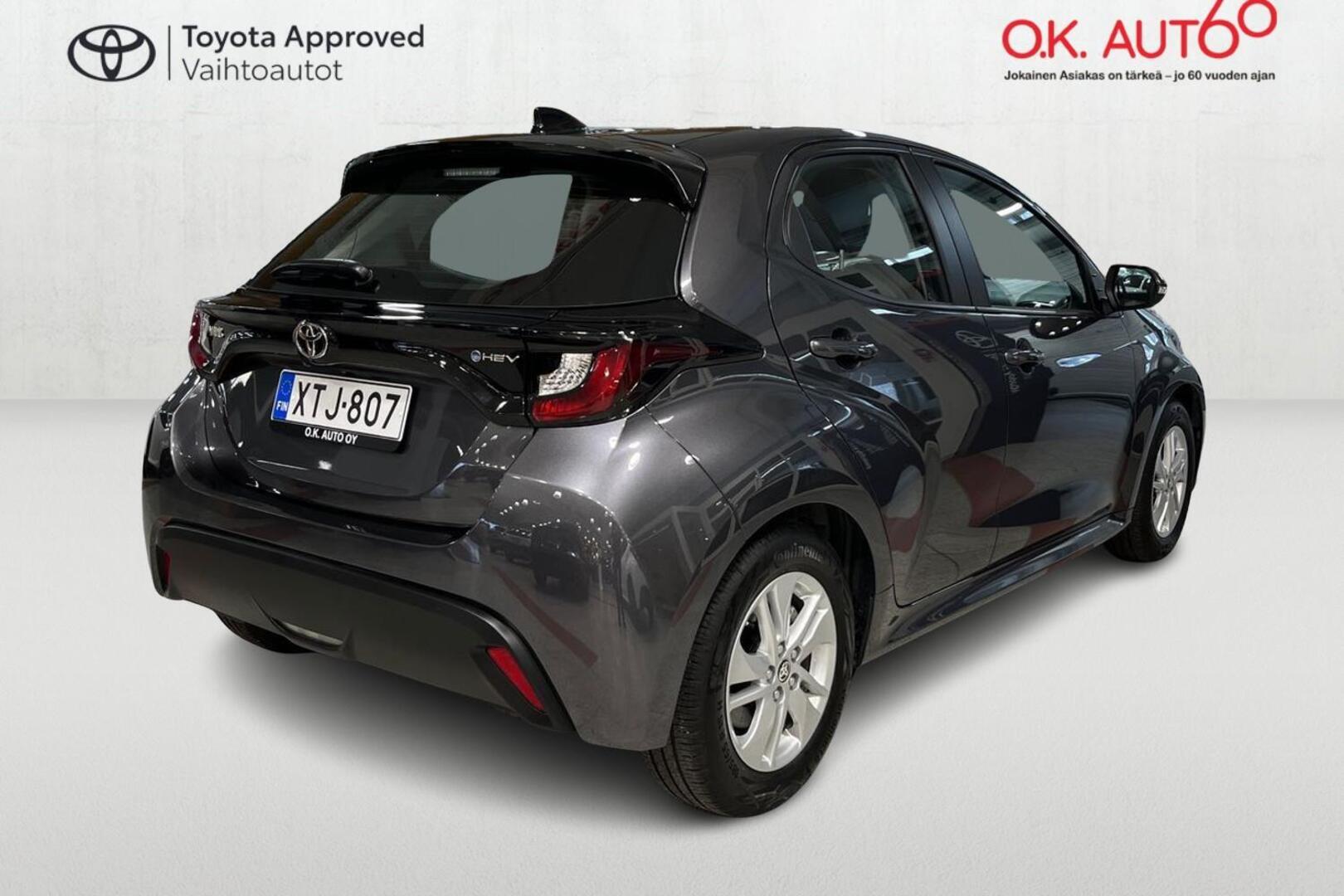 TOYOTA Yaris 5