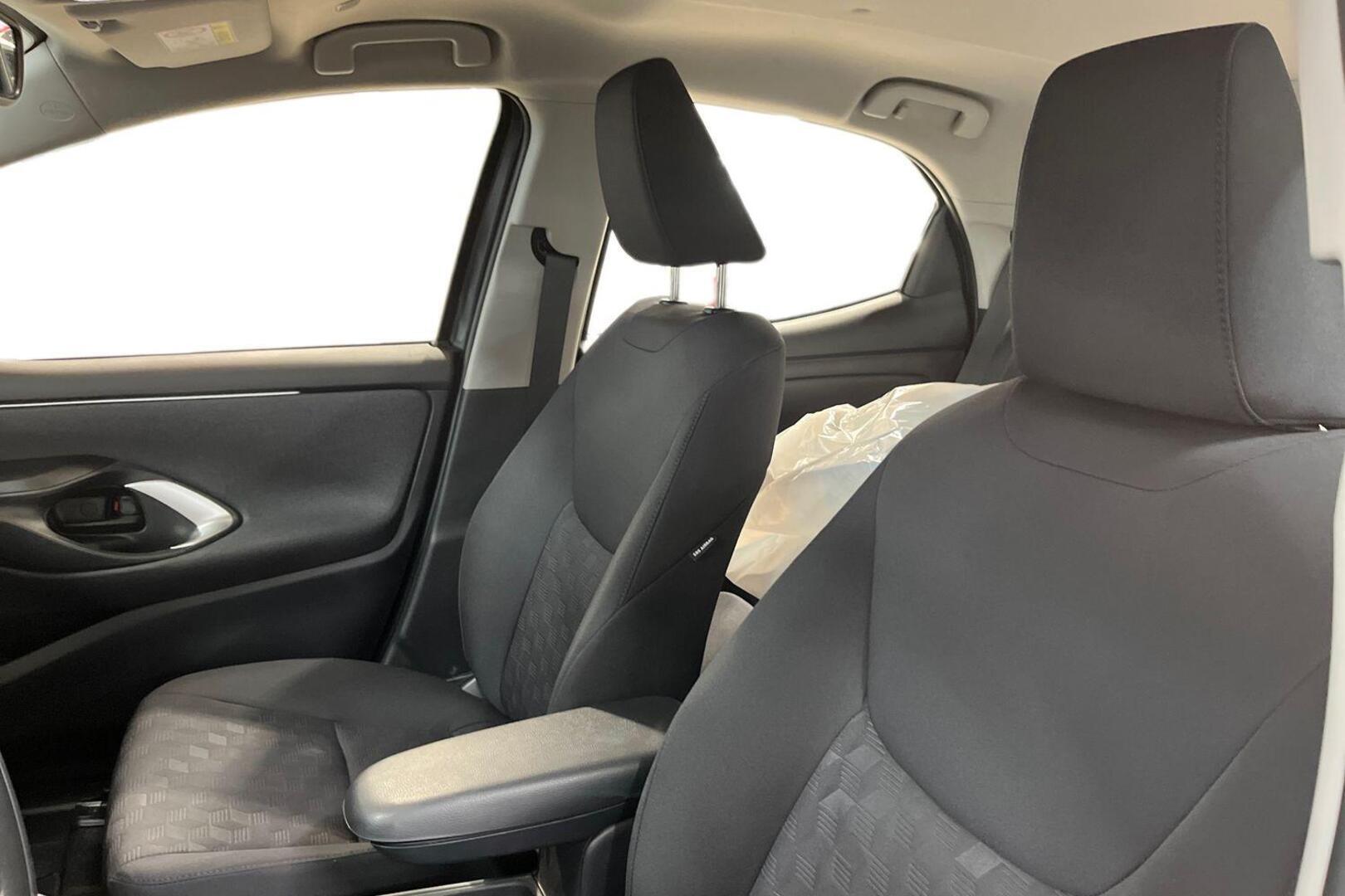TOYOTA Yaris 9