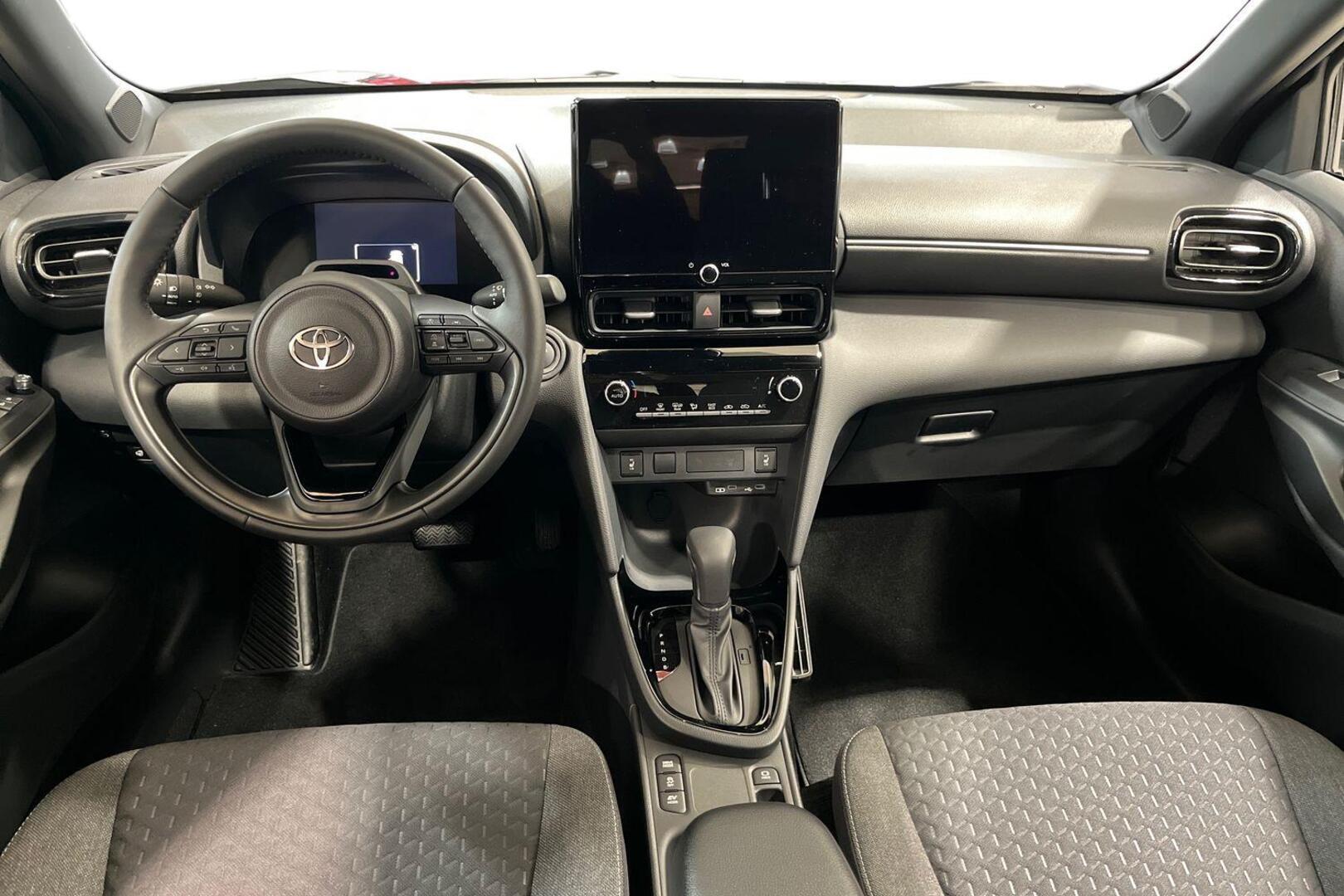 TOYOTA Yaris Cross 10