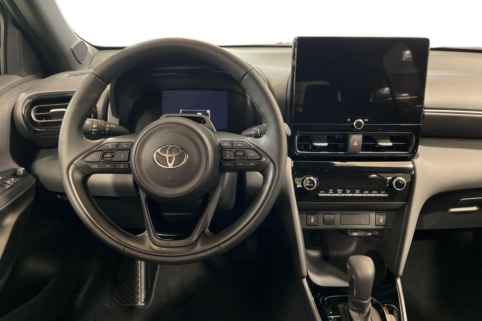 TOYOTA Yaris Cross 11